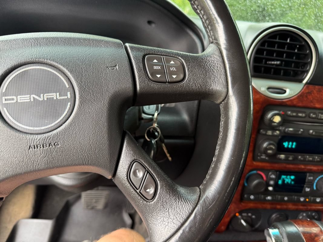 Used 2007 GMC Envoy Denali AWD/4WD image 22
