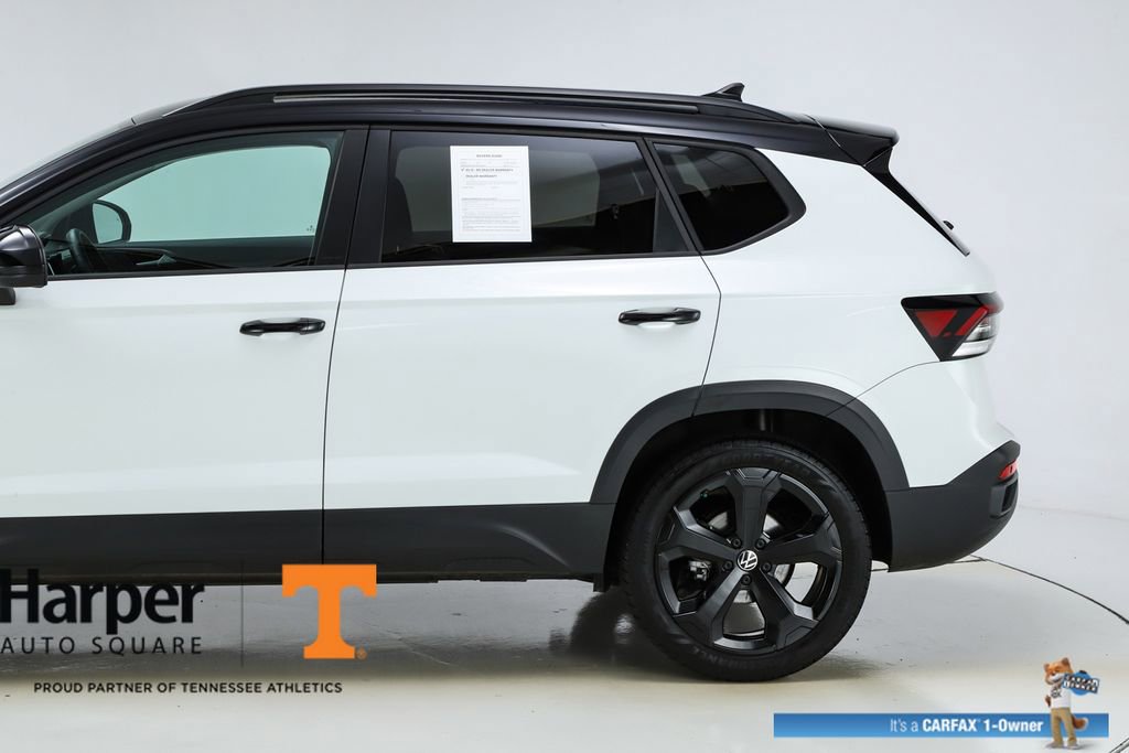 Used 2025 Volkswagen Taos SE image 4