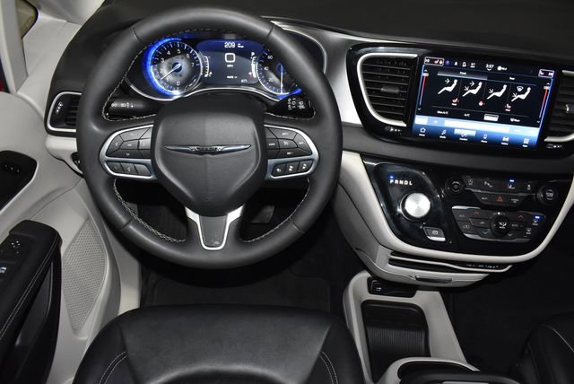 Certified 2024 Chrysler Pacifica Touring-L image 14