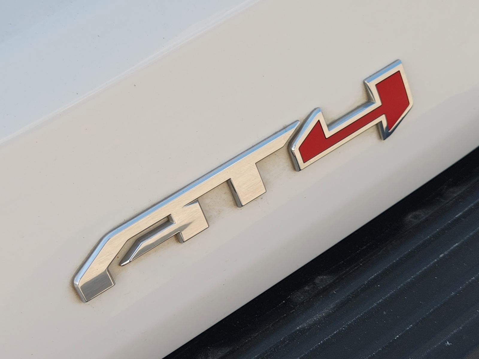 Used 2023 GMC Yukon XL AT4 w/ Technology Package AWD/4WD image 14
