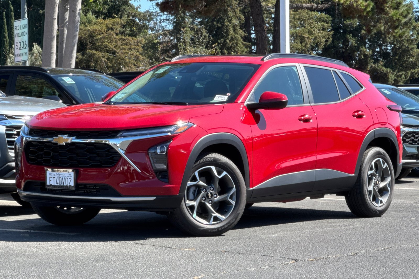 Used 2026 Chevrolet Trax LT w/ Sunroof Package FWD image 9