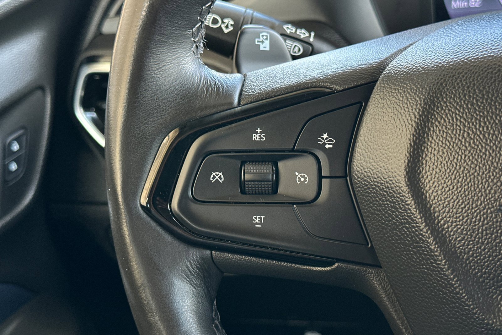 Certified 2022 Chevrolet Bolt EUV LT w/ Convenience Package image 31