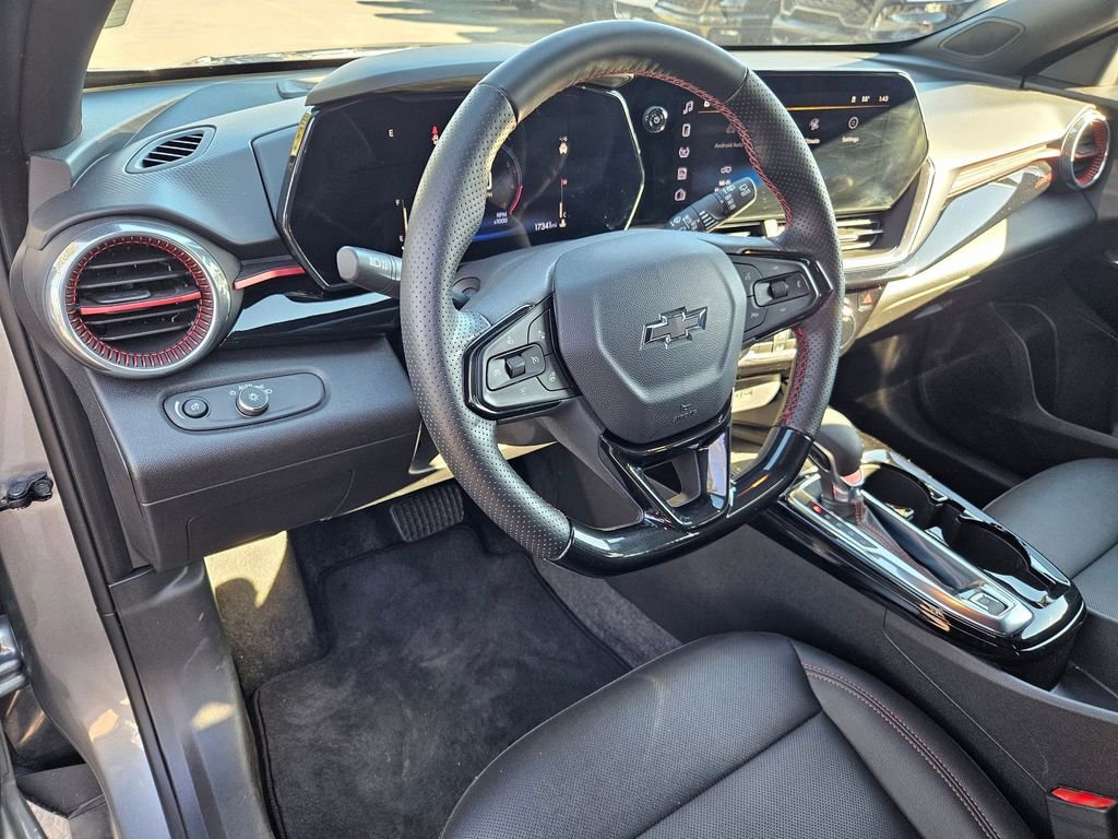 Used 2024 Chevrolet Trax RS w/ Sunroof Package image 13