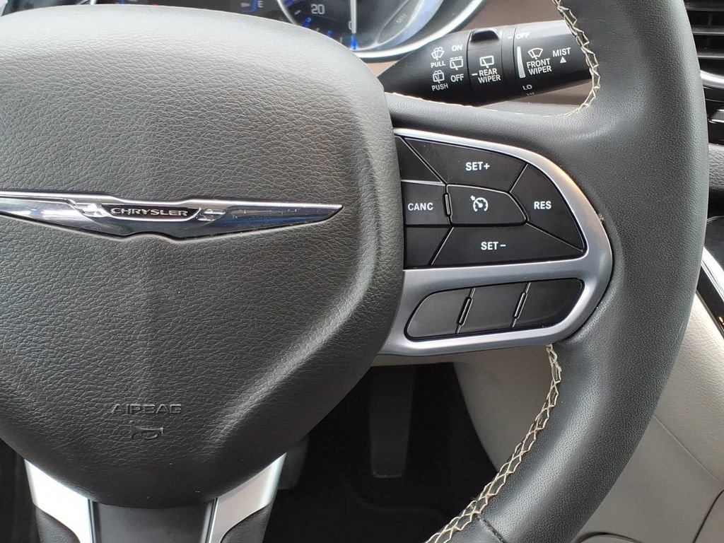 Used 2022 Chrysler Voyager LX FWD image 11