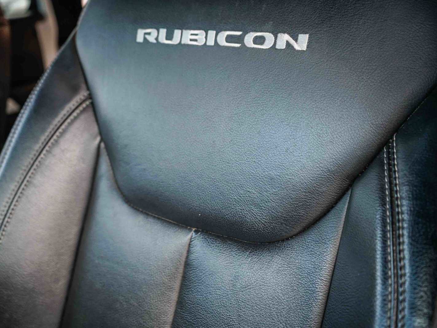 Used 2016 Jeep Wrangler Unlimited Rubicon w/ Connectivity Group image 11