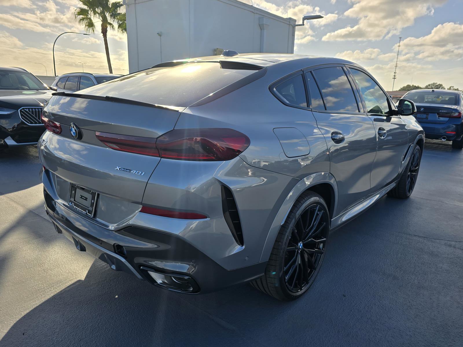 New 2026 BMW X6 xDrive40i w/ Executive Package image 3