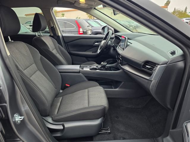 Used 2025 Nissan Rogue SV image 10