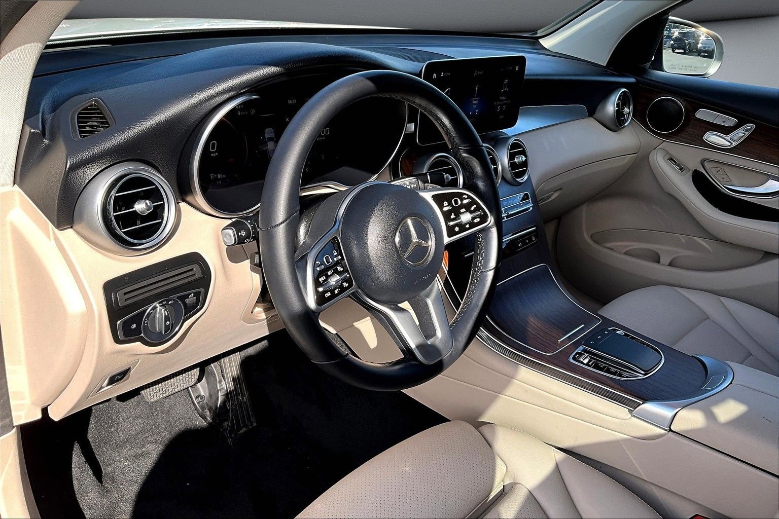 Used 2022 Mercedes-Benz GLC 300 4MATIC image 17