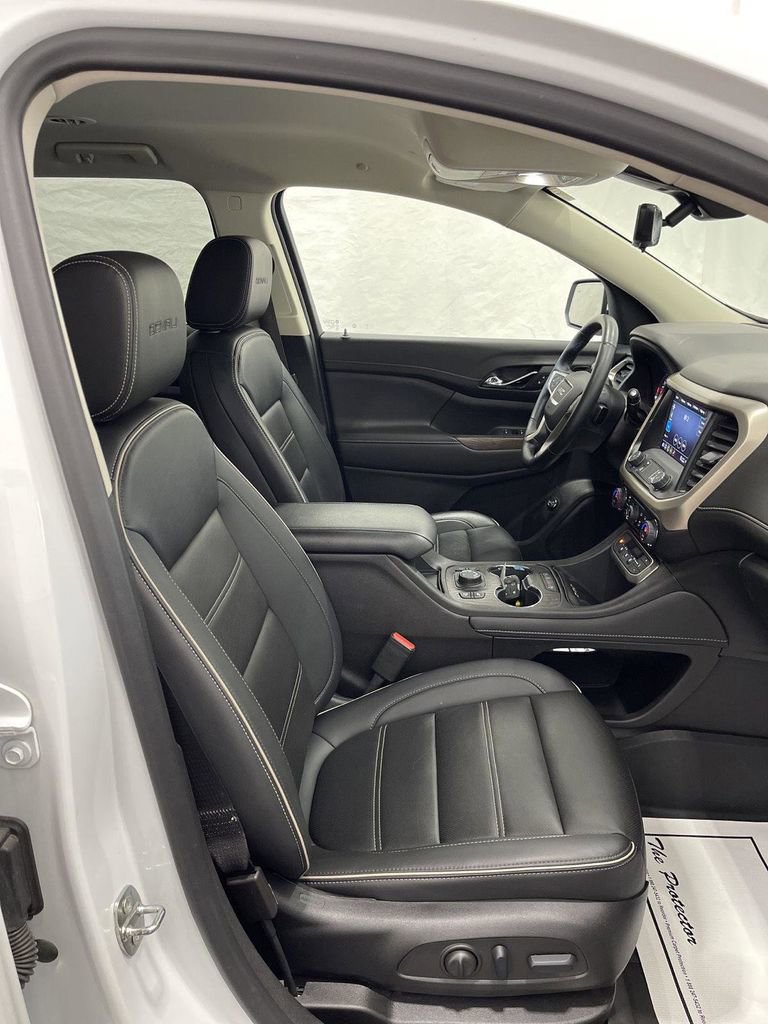 Used 2023 GMC Acadia Denali w/ Denali Technology Package image 13