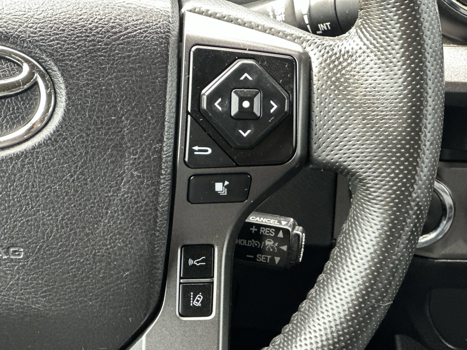 Used 2021 Toyota Tacoma TRD Sport AWD/4WD image 21