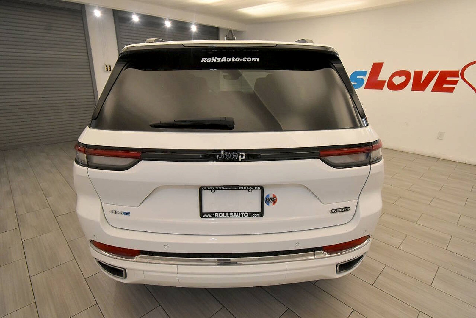 Used 2024 Jeep Grand Cherokee Overland w/ Trailer Tow Package AWD/4WD image 4