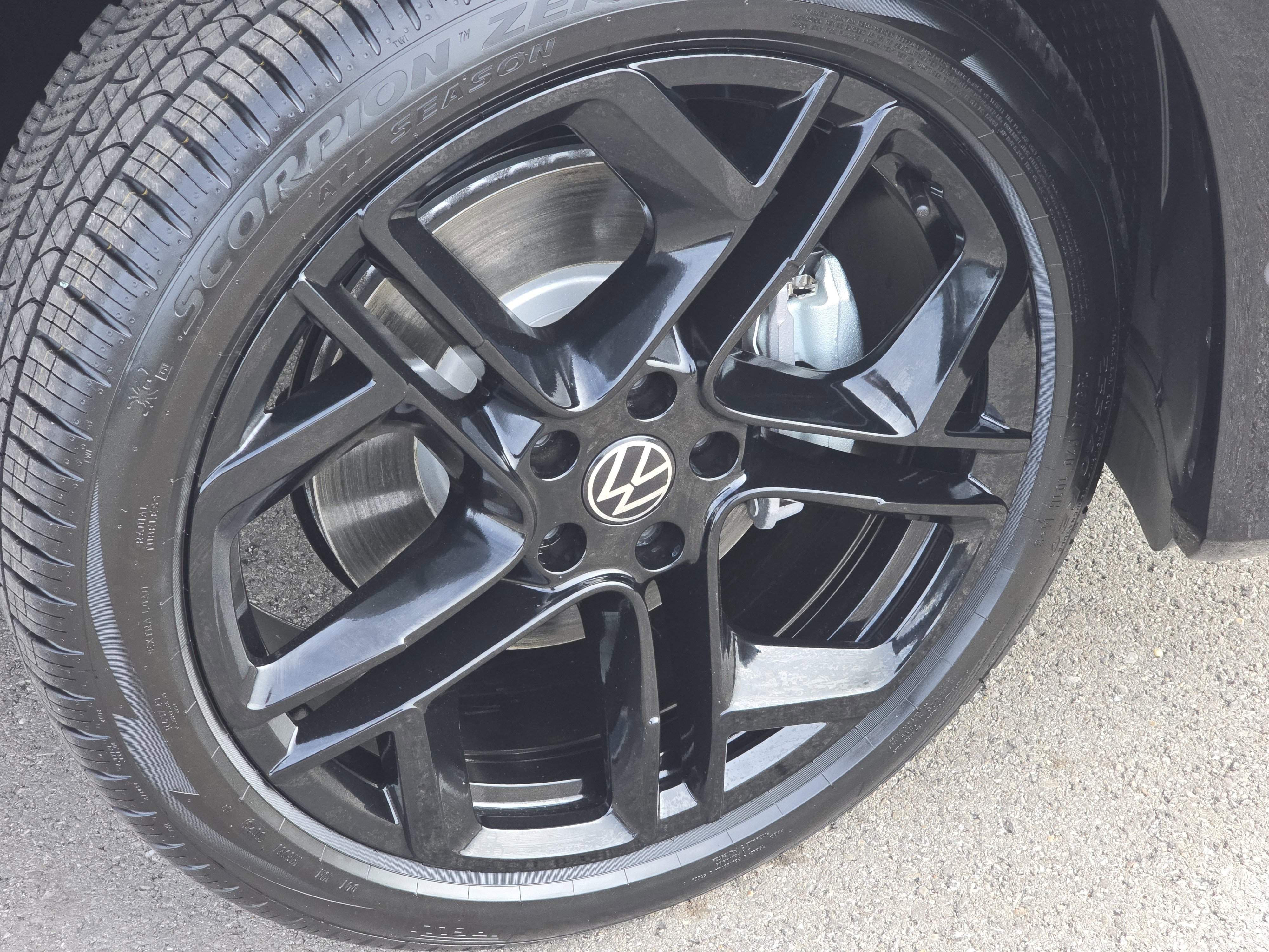 New 2026 Volkswagen Tiguan SE R-Line image 13