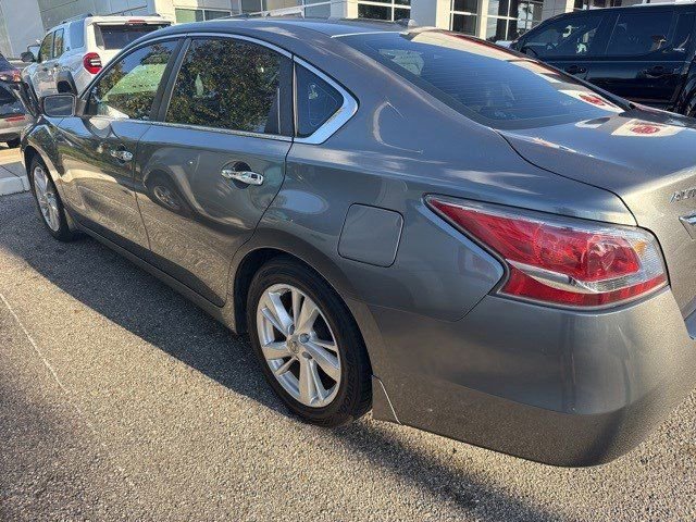 Used 2015 Nissan Altima 2.5 SV image 2
