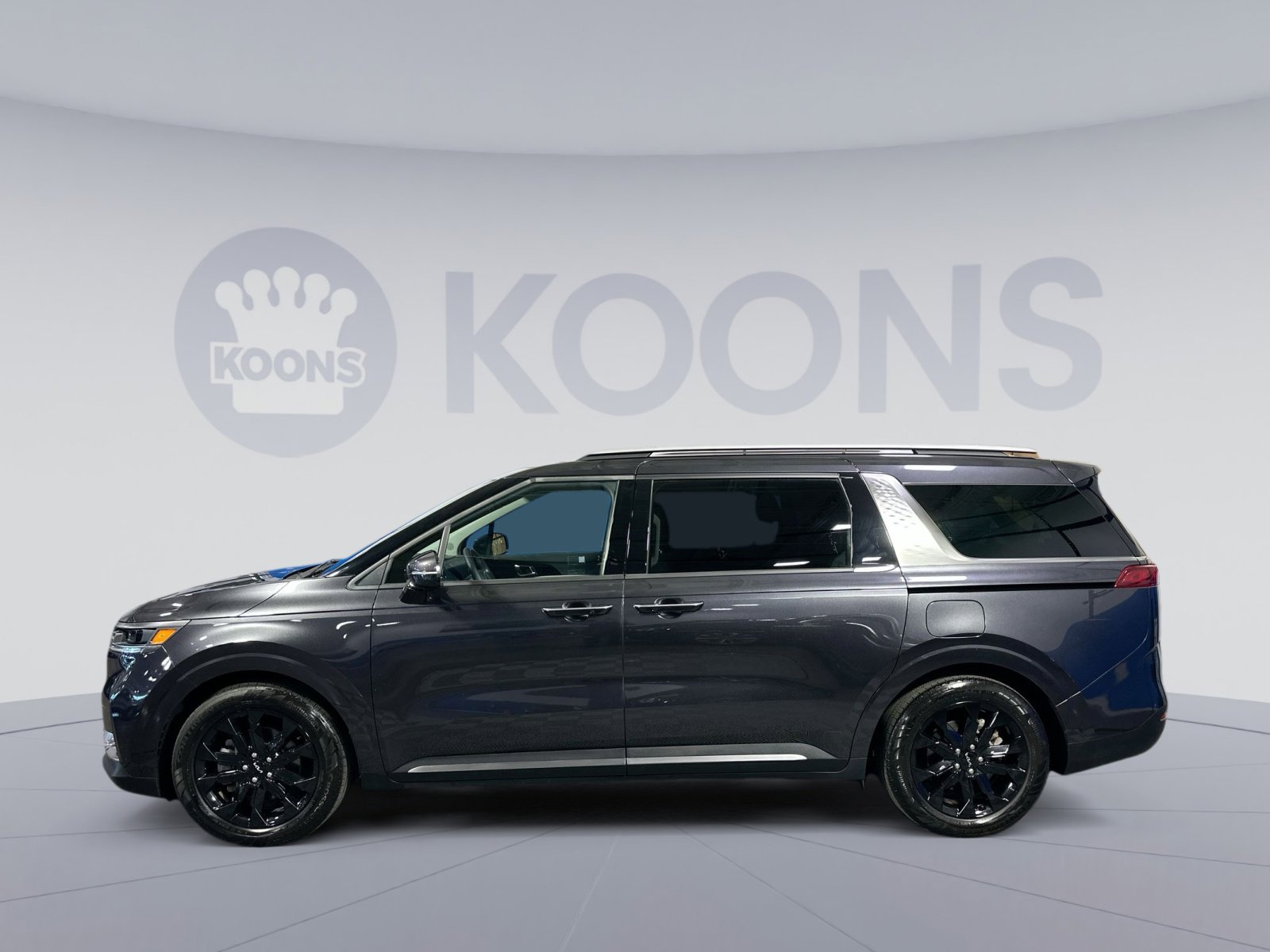 Used 2023 Kia Carnival SX image 2