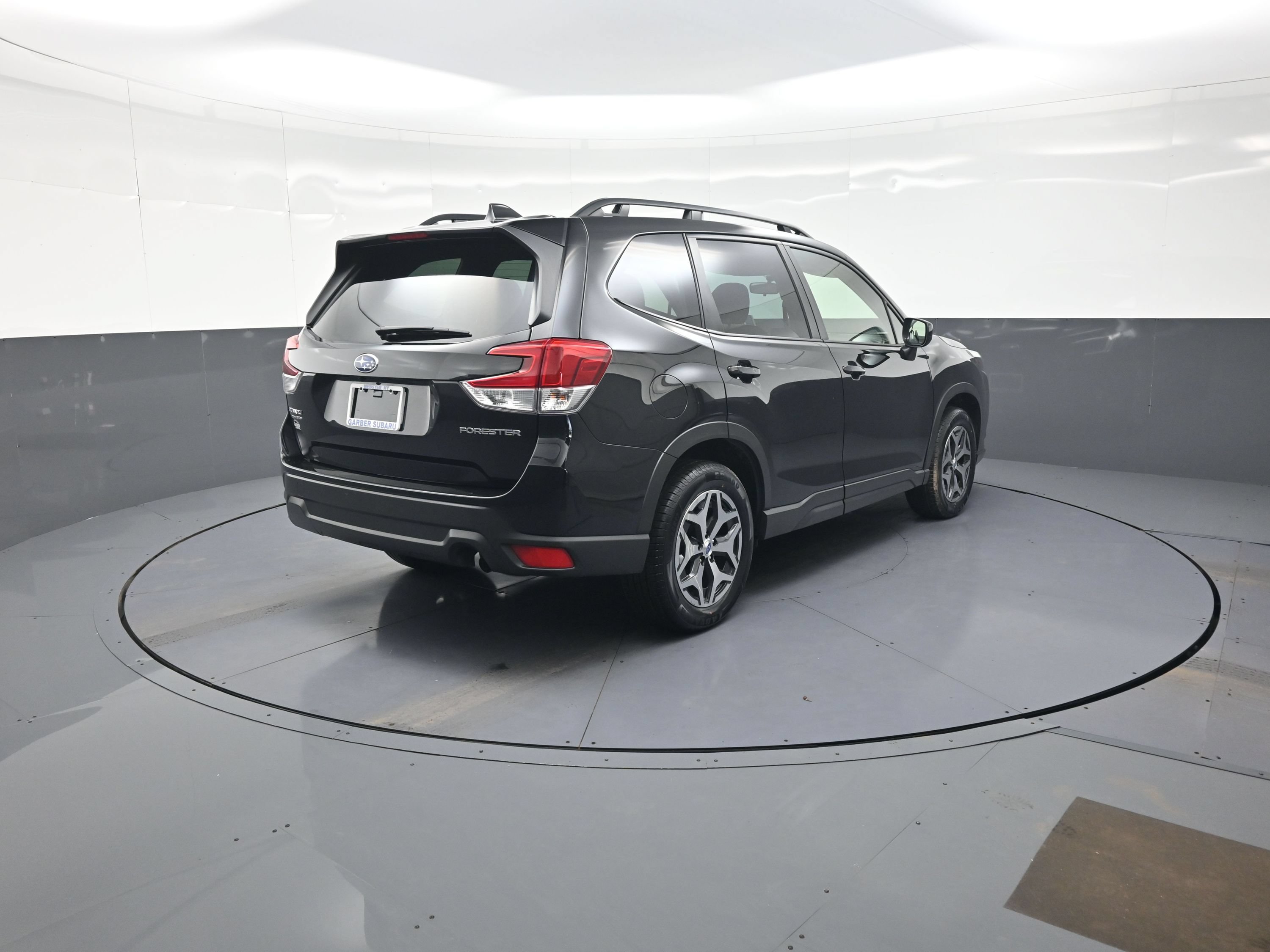 Used 2024 Subaru Forester Premium AWD/4WD image 3
