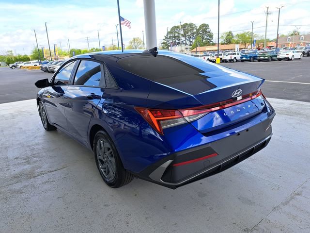 Used 2025 Hyundai Elantra Blue image 4