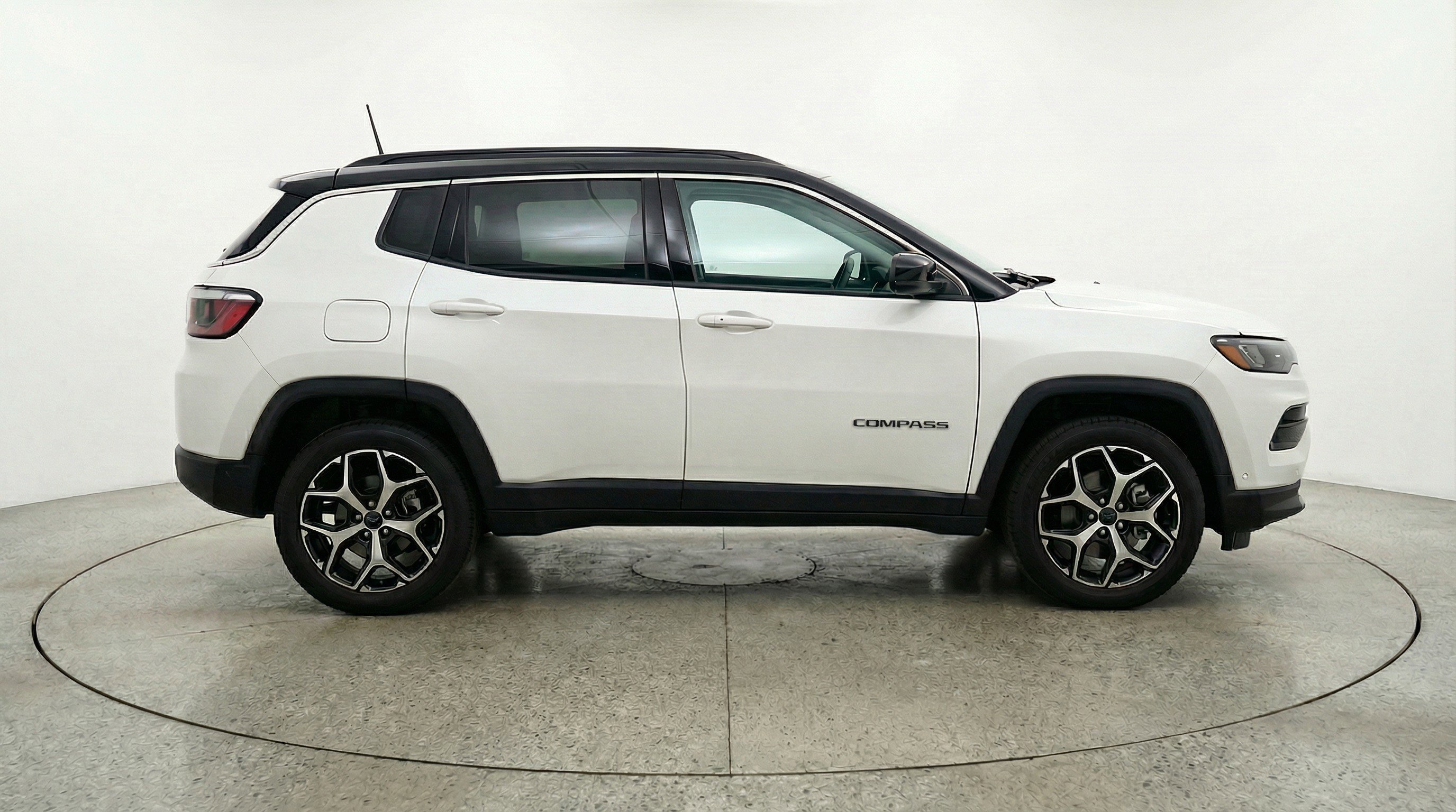 Used 2025 Jeep Compass Limited image 11