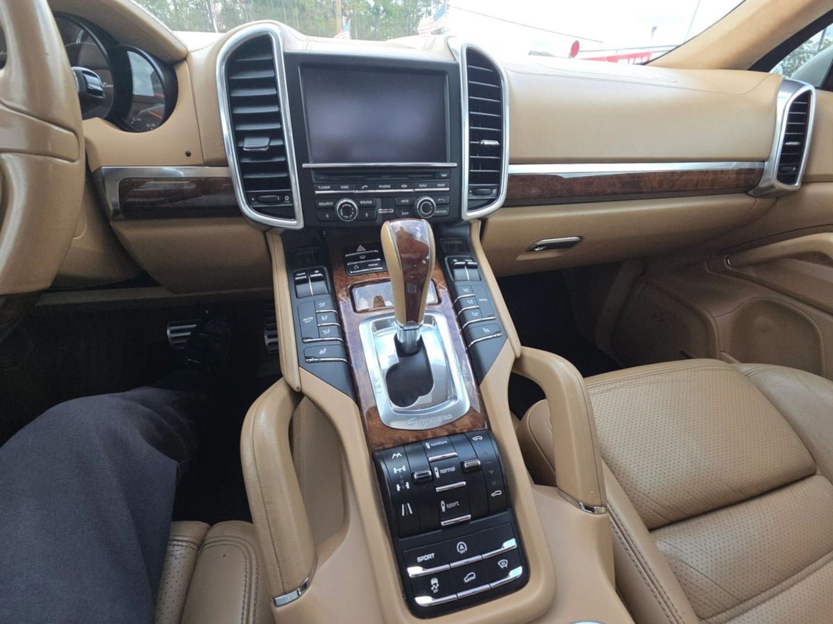 Used 2011 Porsche Cayenne Turbo AWD/4WD image 8