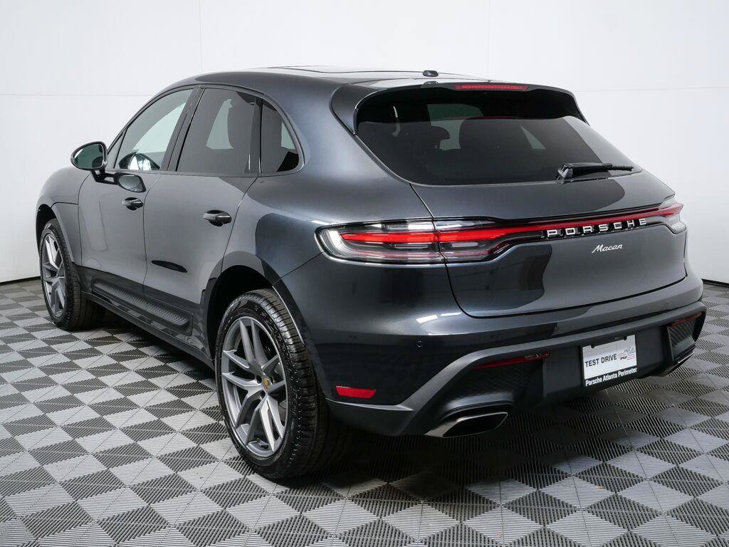 Certified 2026 Porsche Macan AWD/4WD image 3
