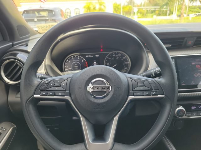 Used 2018 Nissan Kicks SV FWD image 17