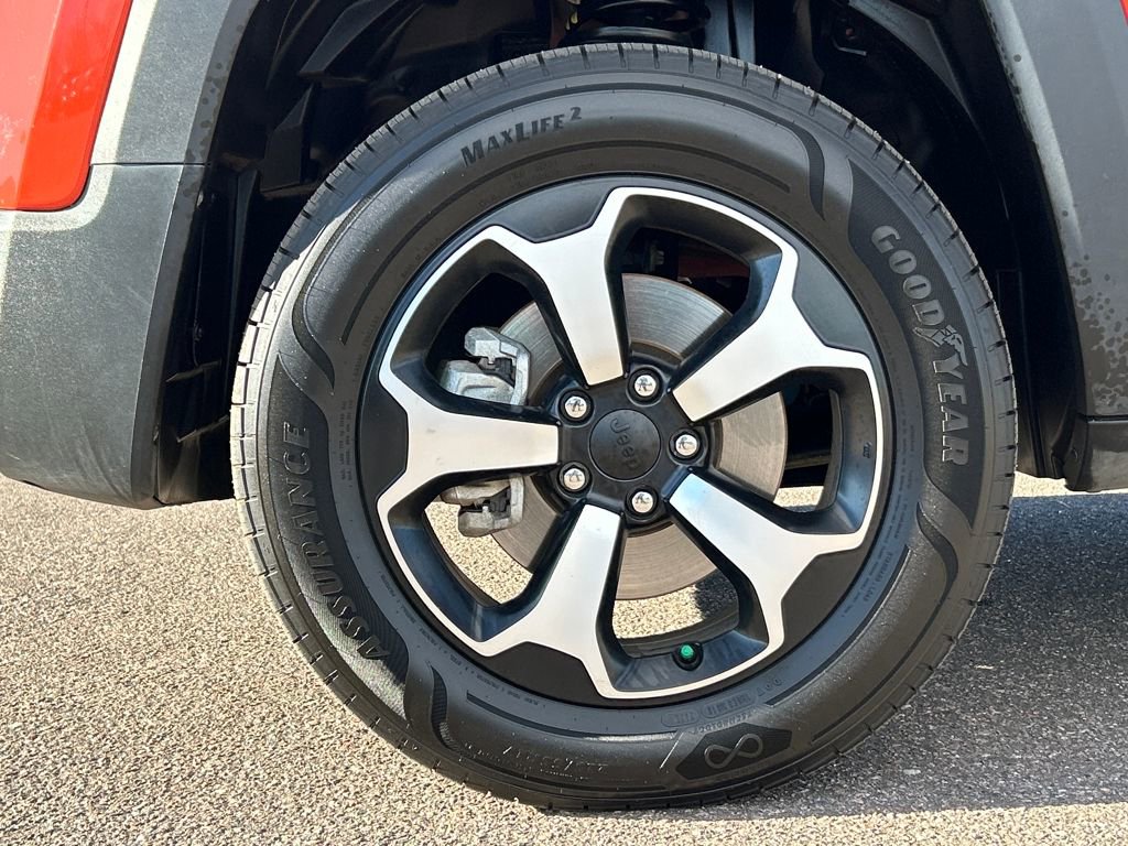 Used 2019 Jeep Renegade Trailhawk w/ Cold Weather Group II image 27