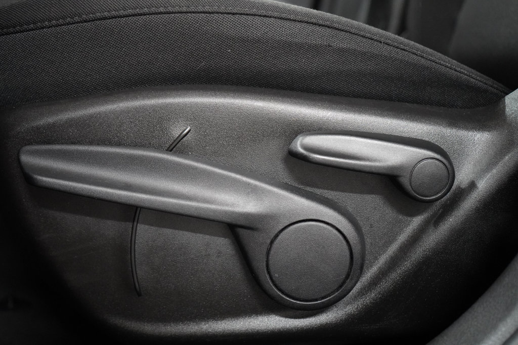Certified 2023 Jeep Renegade Latitude AWD/4WD image 17