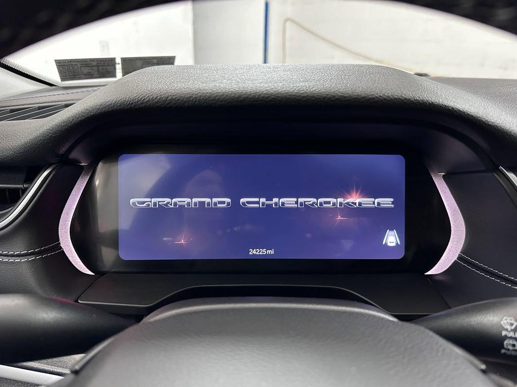 Used 2023 Jeep Grand Cherokee Laredo image 34