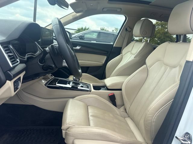 Used 2023 Audi Q5 2.0T Premium Plus w/ Premium Plus Package AWD/4WD image 3