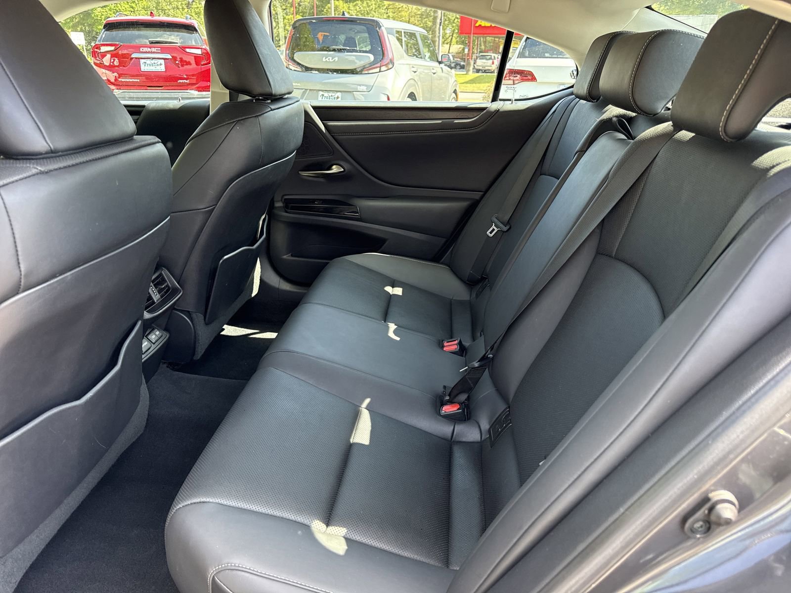 Used 2022 Lexus ES 350 w/ Premium Package image 10