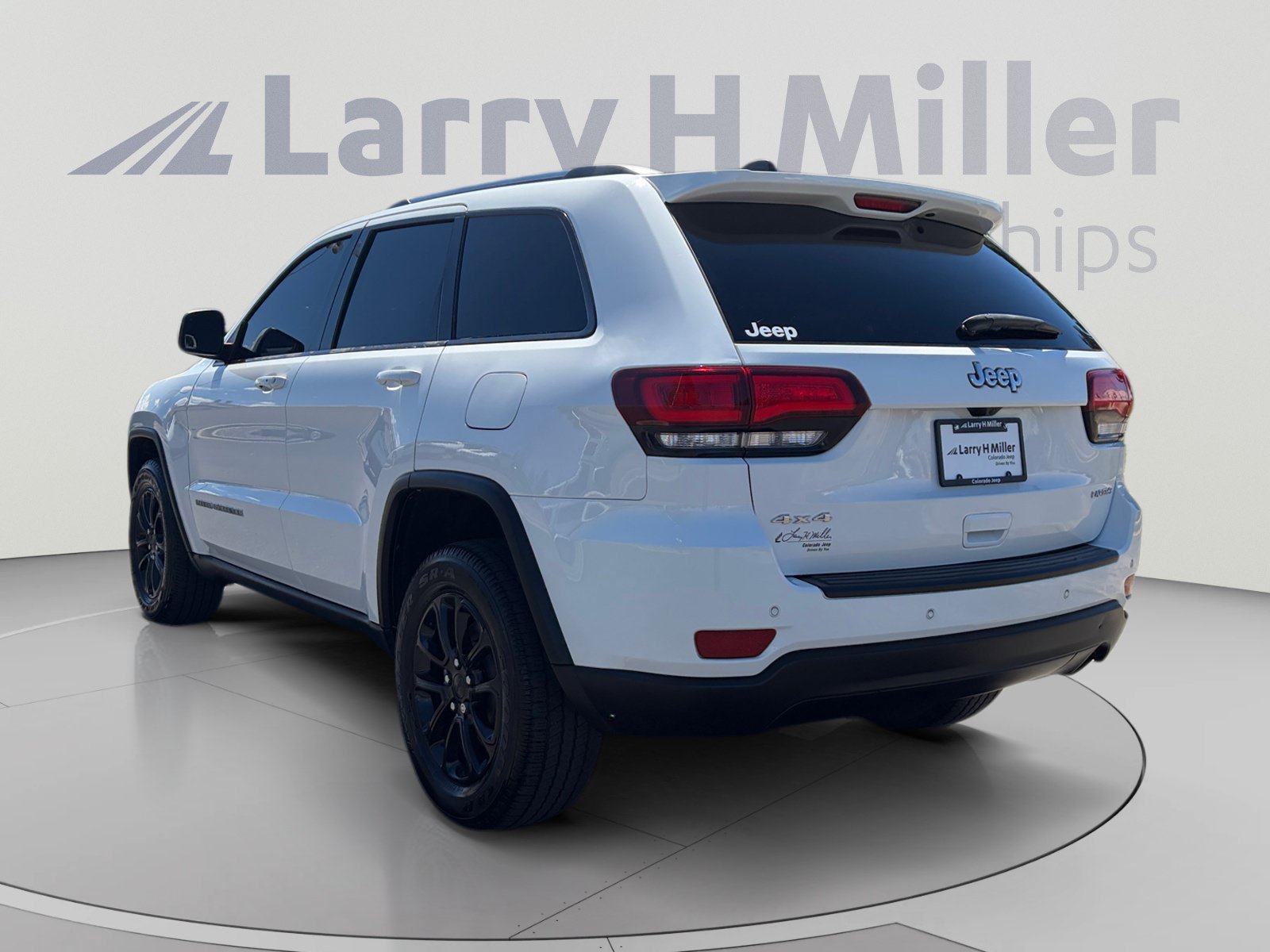 Used 2021 Jeep Grand Cherokee Laredo AWD/4WD image 3