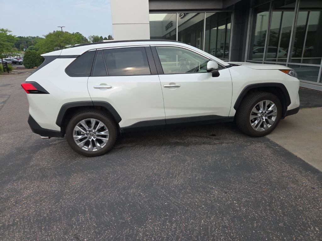 Used 2019 Toyota RAV4 Limited w/ Advanced Technology Package AWD/4WD image 21