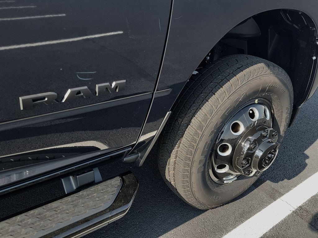 New 2026 RAM 3500 Big Horn AWD/4WD image 24
