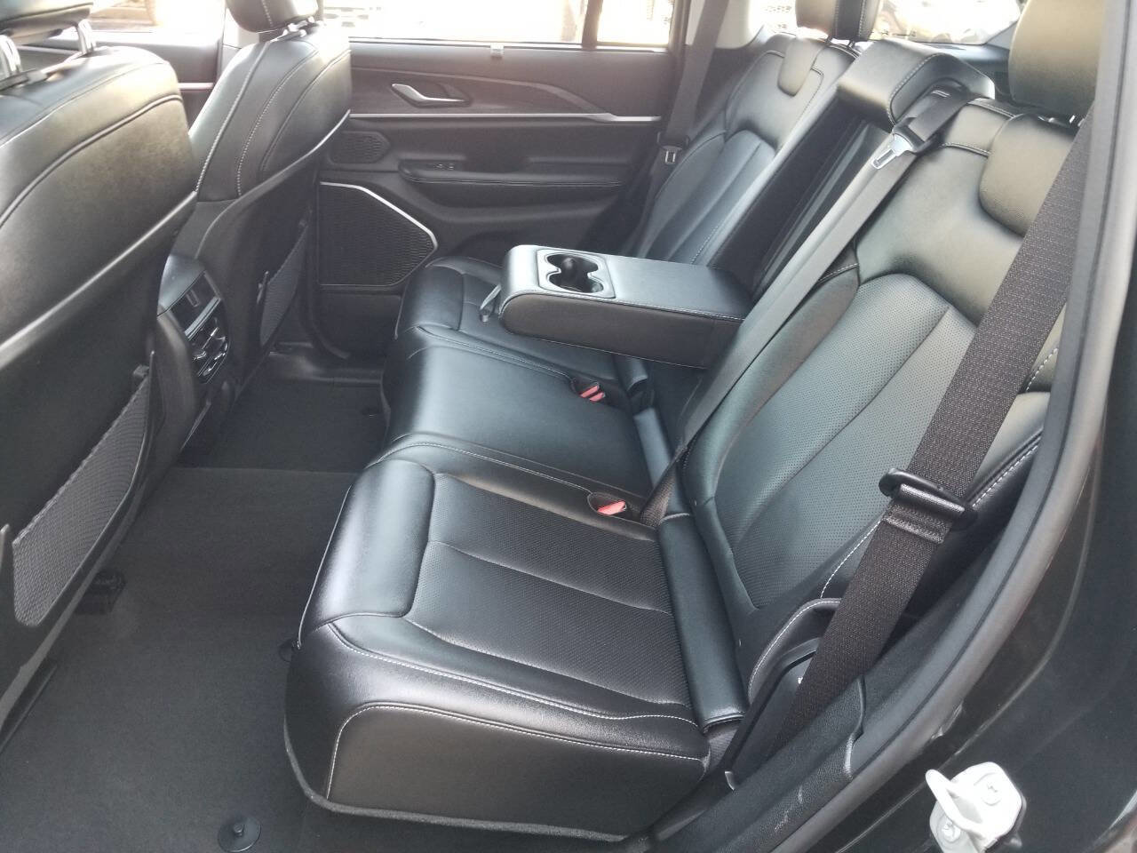 Certified 2024 Jeep Grand Cherokee Limited w/ Luxury Tech Group II image 15