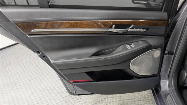 Used 2017 Genesis G90 5.0 Ultimate RWD image 17