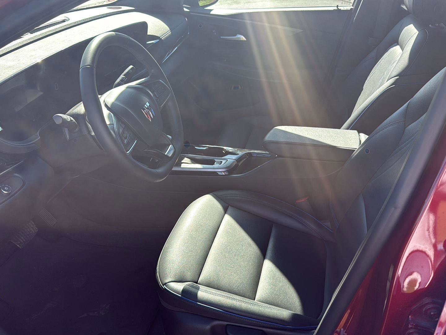 Used 2024 Buick Envista Sport Touring image 2