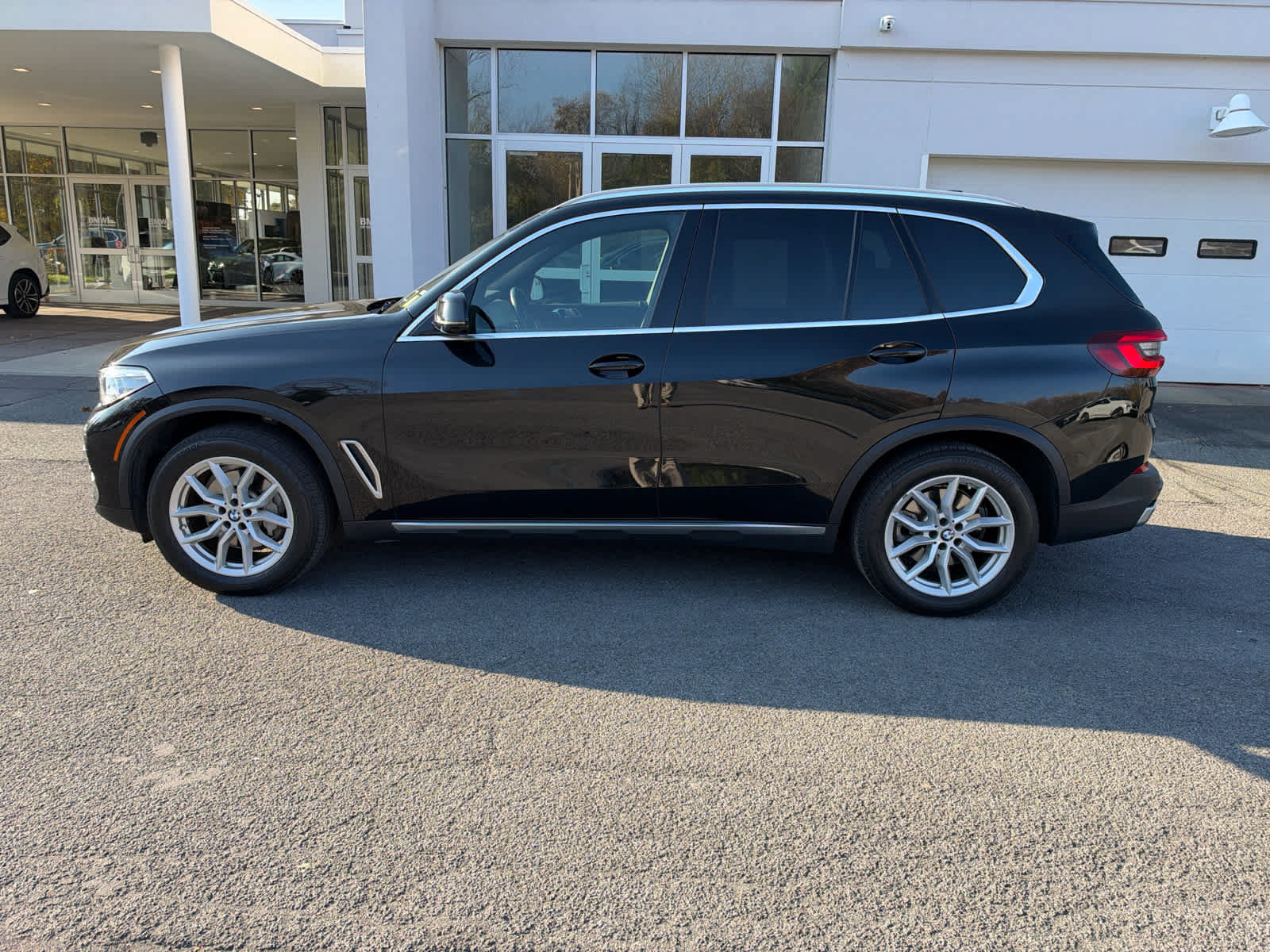 Used 2021 BMW X5 xDrive40i w/ Executive Package AWD/4WD image 2