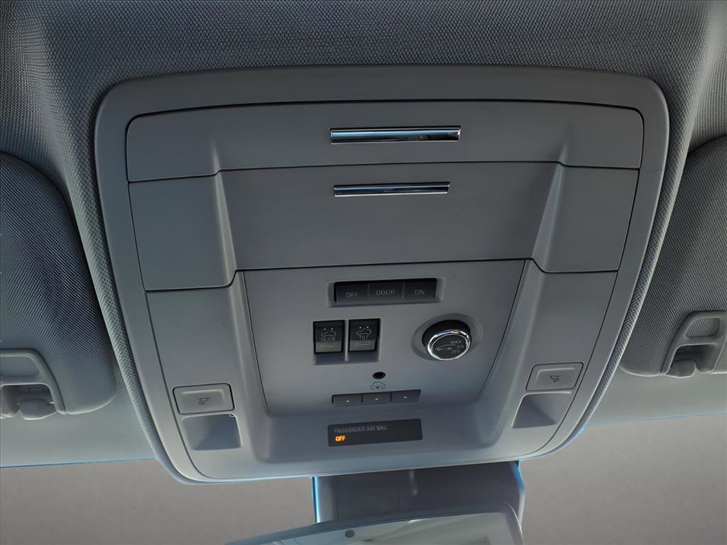 Used 2019 Chevrolet Suburban Premier w/ Premier Plus Edition image 39