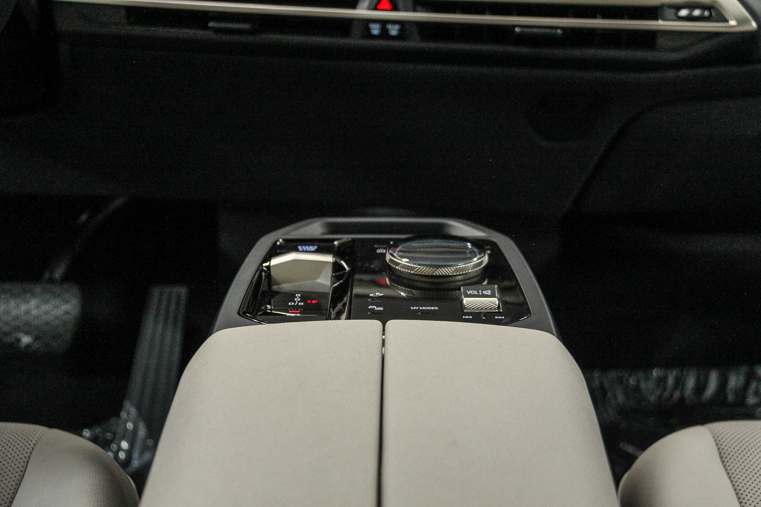 Used 2026 BMW iX xDrive45 w/ Premium Package image 13