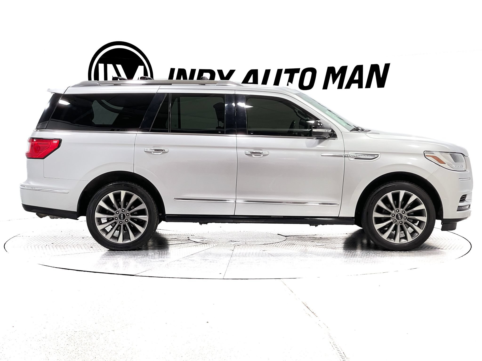Used 2019 Lincoln Navigator Select AWD/4WD image 3