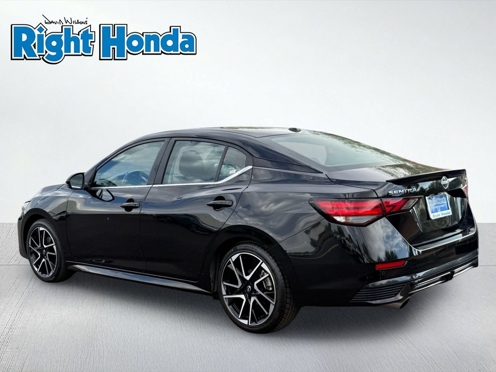 Used 2025 Nissan Sentra SR FWD image 3