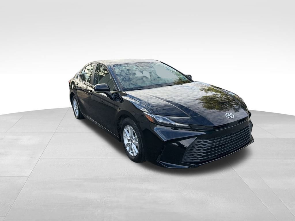 Used 2025 Toyota Camry LE image 7
