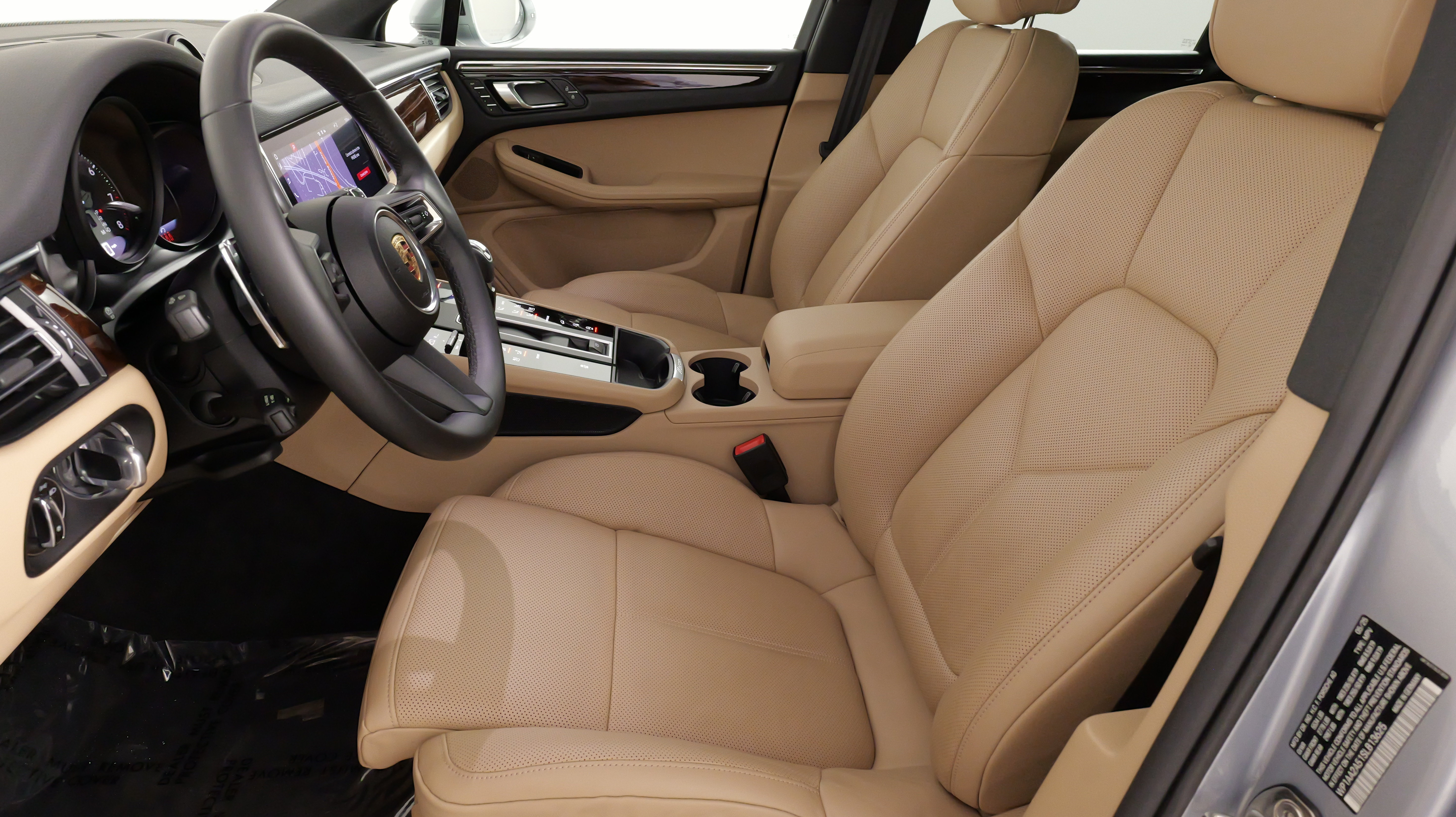 Used 2025 Porsche Macan AWD/4WD image 30