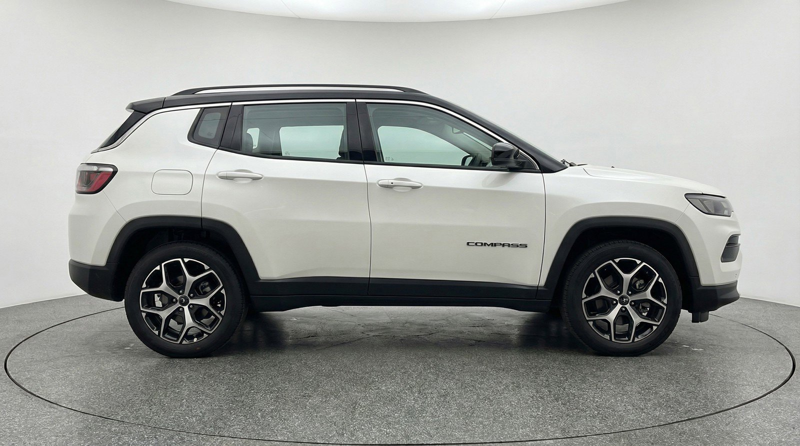 Used 2025 Jeep Compass Limited image 11