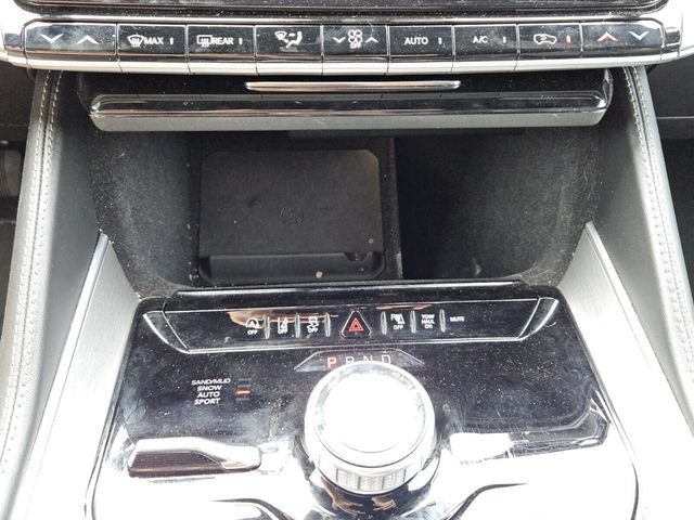 Used 2025 Jeep Wagoneer 4WD image 19