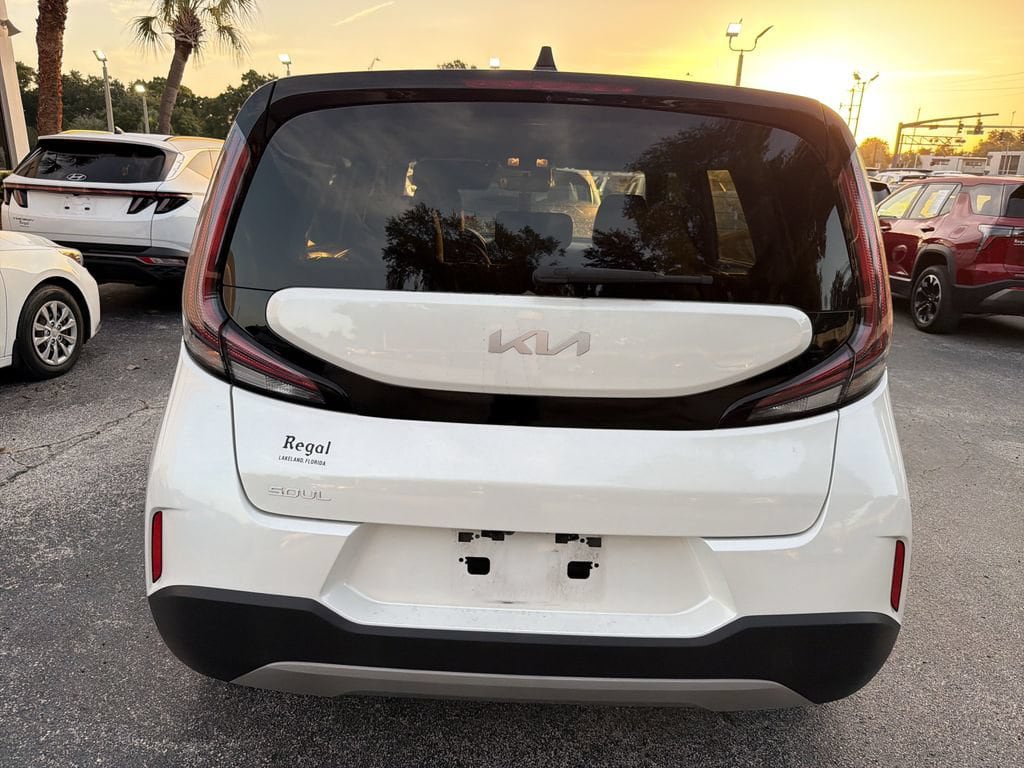 Certified 2023 Kia Soul LX w/ LX Technology Package FWD image 8