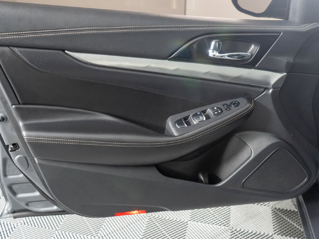 Used 2020 Nissan Maxima 3.5 SV w/ Floor Mat Group FWD image 22