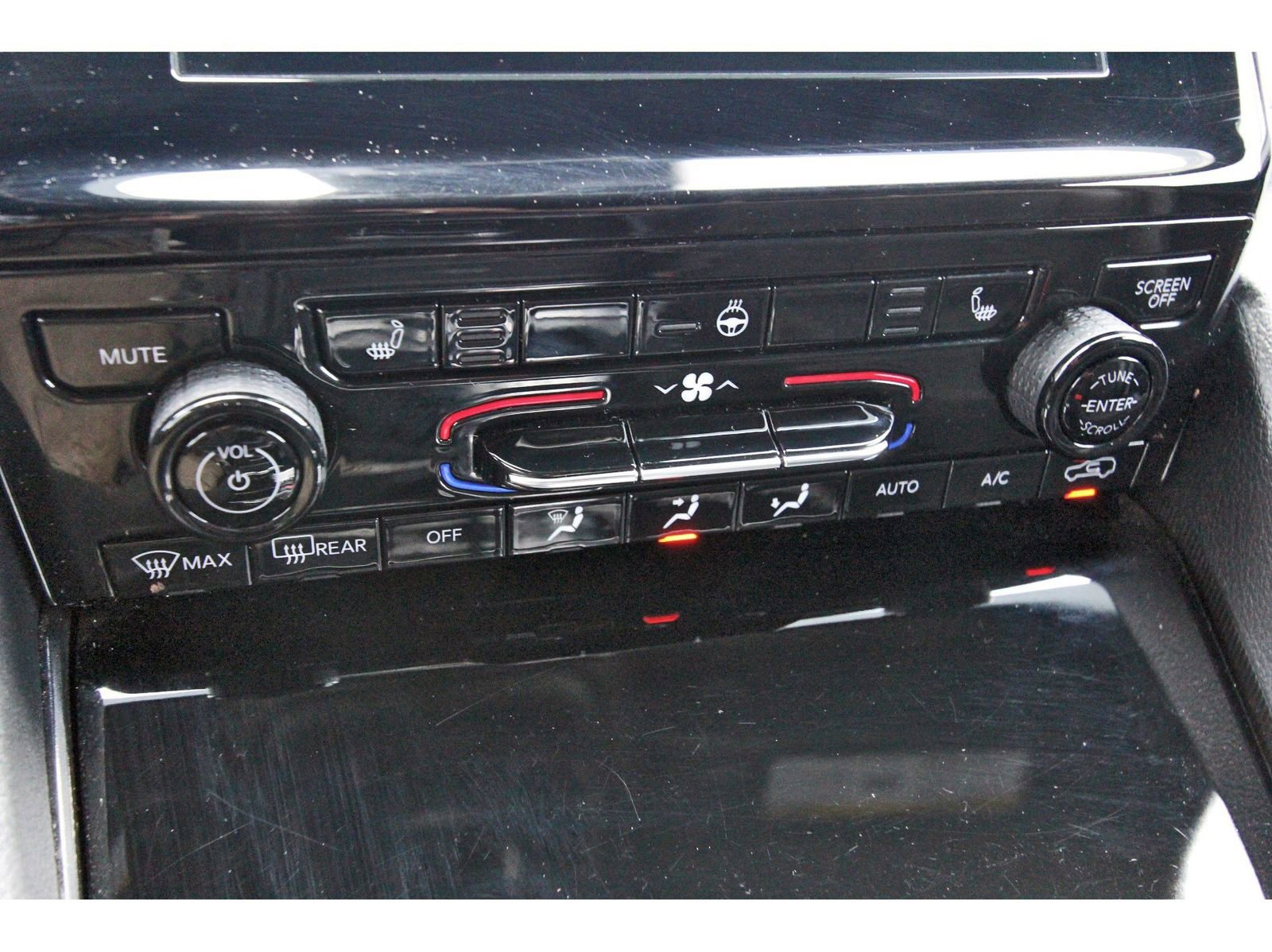 Used 2024 Jeep Grand Cherokee Altitude RWD image 28