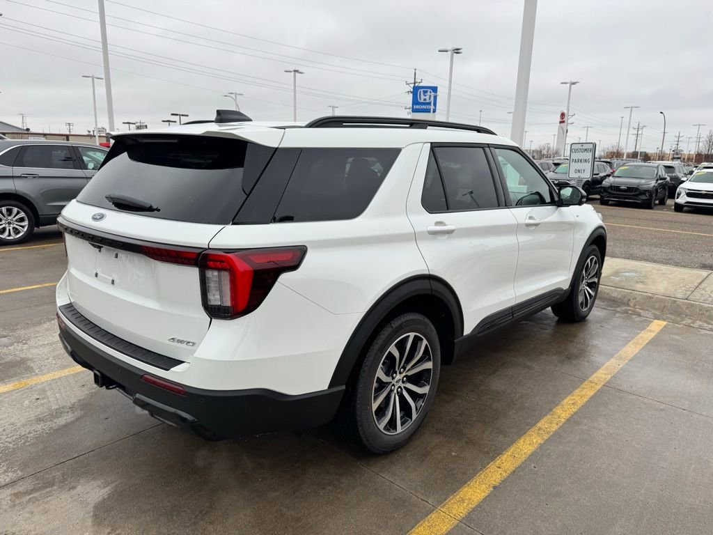 Used 2026 Ford Explorer ST-Line image 3