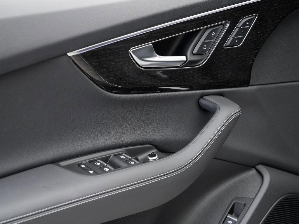 New 2025 Audi Q7 3.0T Prestige image 8