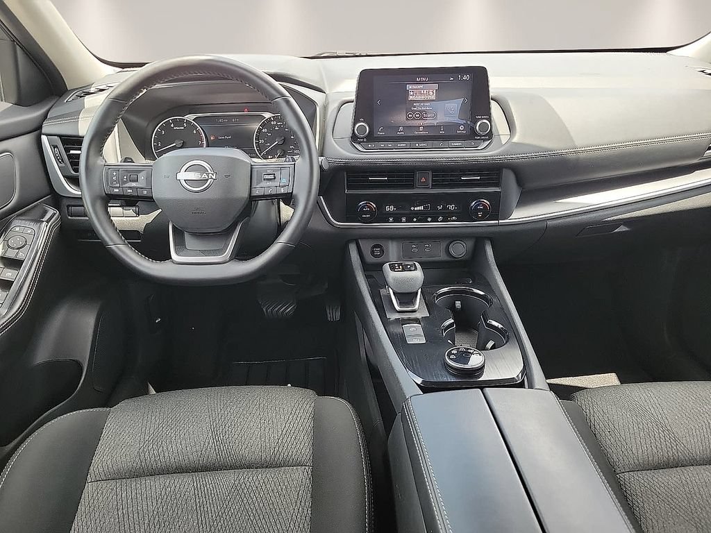 Used 2025 Nissan Rogue SV AWD/4WD image 9